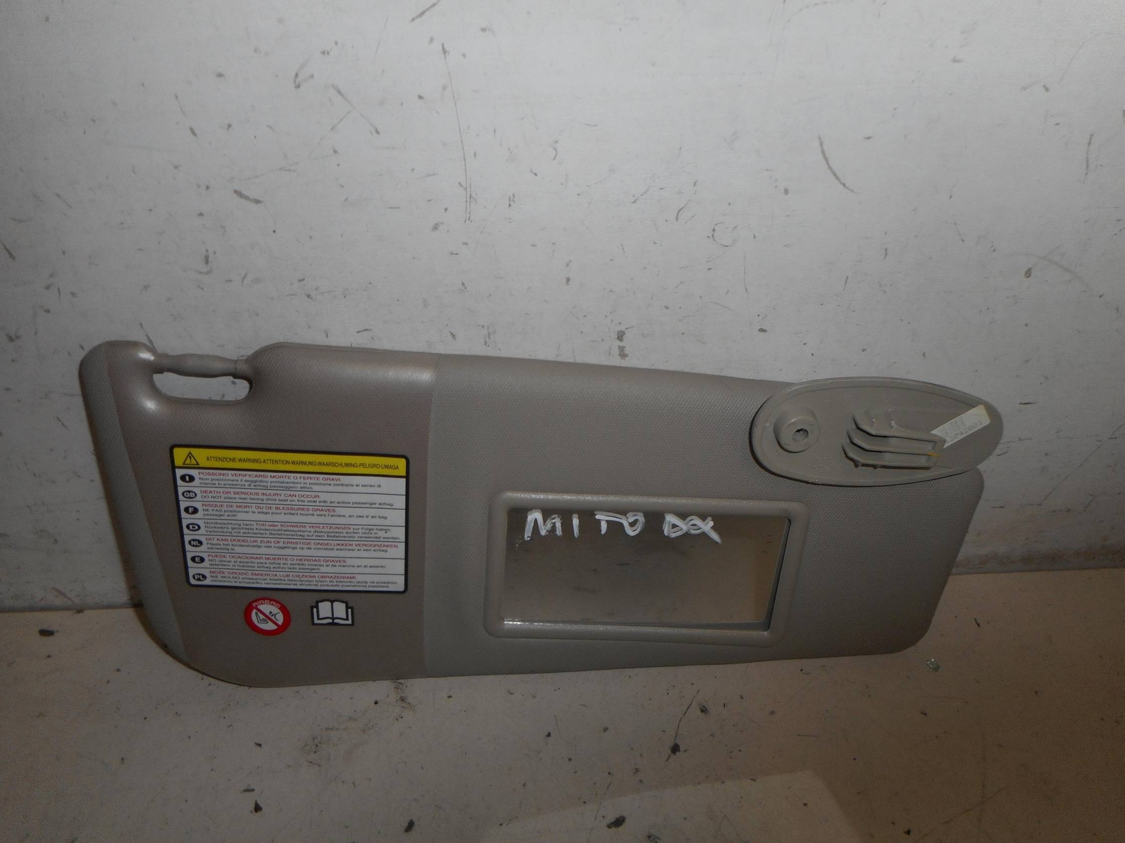 Aletta parasole parabrezza dx.